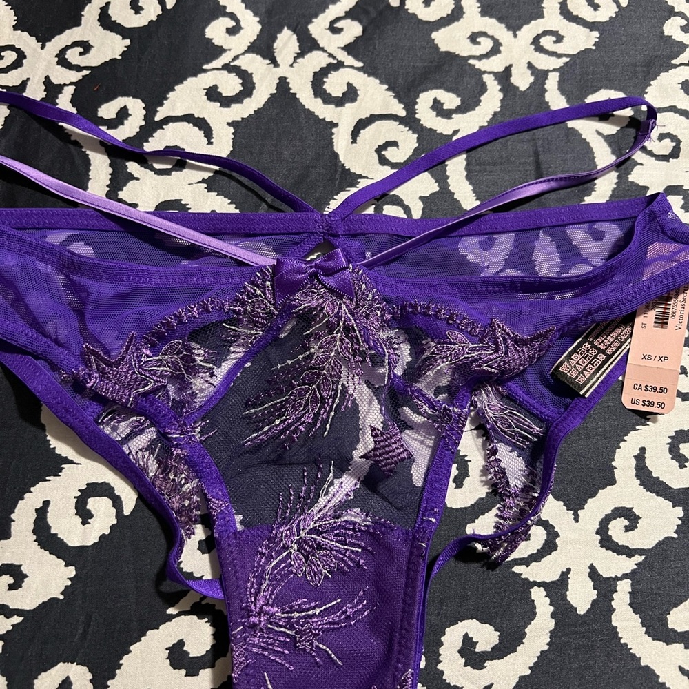 Victoria’s Secret very sexy cheekini. Size Xs